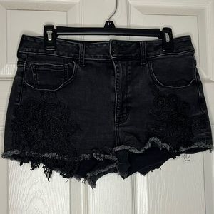 American Eagle pocket design short